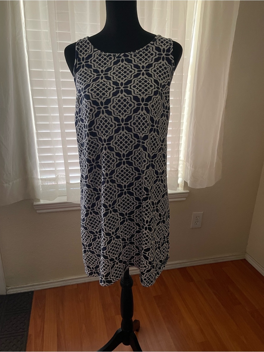 crown & ivy Navy and White Sleeveless Geometric Shift Dress